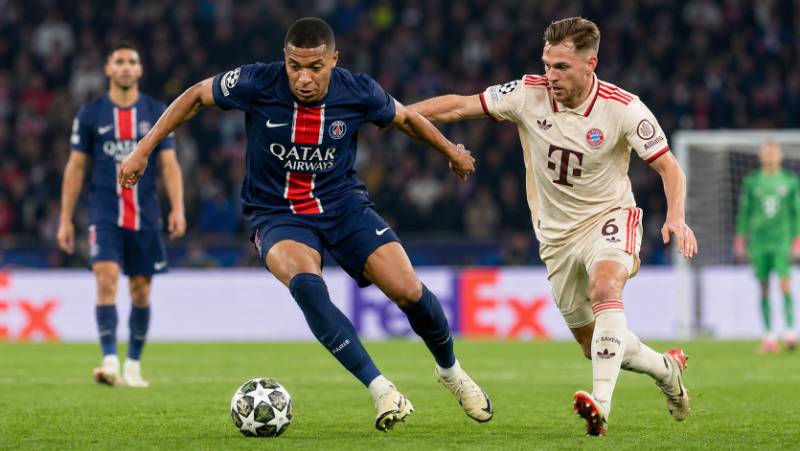 Spielszene zwischen PSG und Bayern München im Parc des Princes