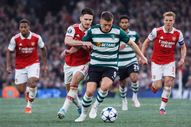Spielszene zwischen dem FC Arsenal und Sporting CP im Emirates Stadium