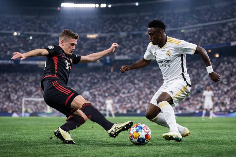 Joshua Kimmich im Zweikampf mit Vinícius Júnior vor dem Viertelfinal-Hinspiel Real Madrid gegen Bayern München