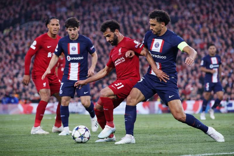 Spielszene zwischen dem FC Liverpool und PSG an der Anfield Road