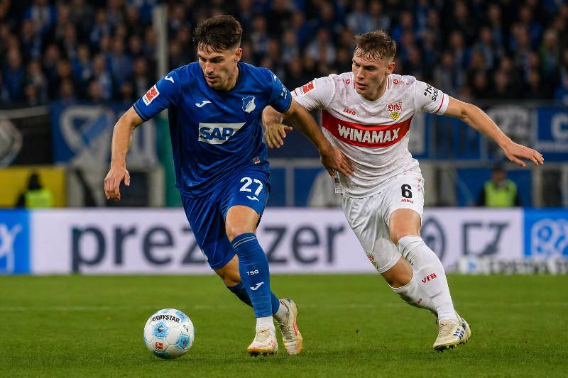 Spielszene zwischen Hoffenheim und dem VfB Stuttgart in der PreZero Arena